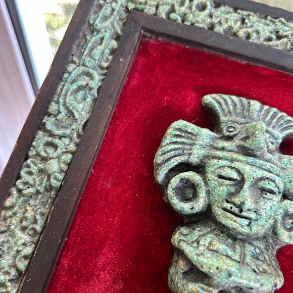 Vintage Aztec Crushed Malachite Over Red Velvet Folk Art Hanging Wall Plaque - Picture 12 of 14